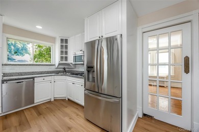 Move right in to this renovated Tudor style home w/ 4 bedroom, 2 - photo 16