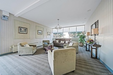 Welcome to this spacious and sun-filled Junior 4 co-op ideally - photo 16