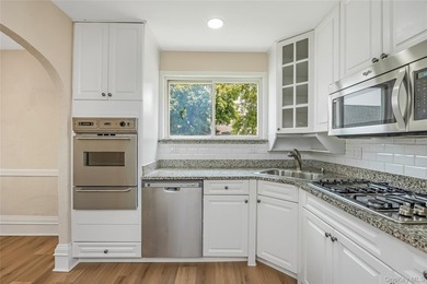 Move right in to this renovated Tudor style home w/ 4 bedroom, 2 - photo 17