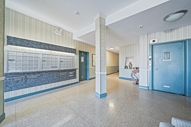 Welcome to this spacious and sun-filled Junior 4 co-op ideally - photo 18