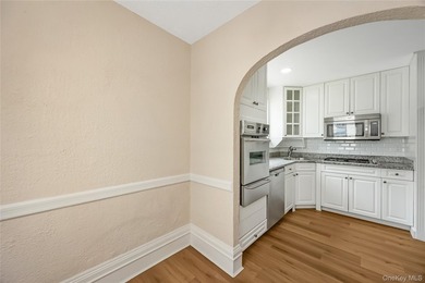 Move right in to this renovated Tudor style home w/ 4 bedroom, 2 - photo 22