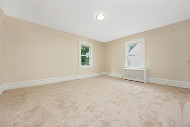Move right in to this renovated Tudor style home w/ 4 bedroom, 2 - photo 24