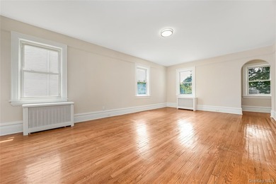 Move right in to this renovated Tudor style home w/ 4 bedroom, 2 - photo 25