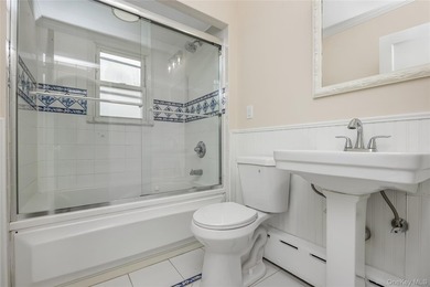 Move right in to this renovated Tudor style home w/ 4 bedroom, 2 - photo 29