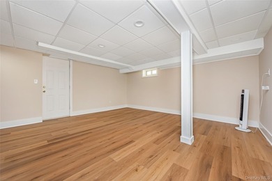 Move right in to this renovated Tudor style home w/ 4 bedroom, 2 - photo 33
