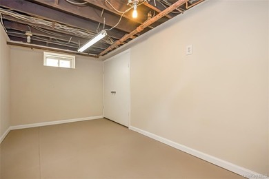Move right in to this renovated Tudor style home w/ 4 bedroom, 2 - photo 34