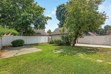 Move right in to this renovated Tudor style home w/ 4 bedroom, 2 - photo 35