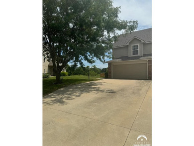 Price reduction on this beautiful townhouse. Recently updated - photo 2