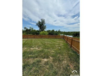Price reduction on this beautiful townhouse. Recently updated - photo 3