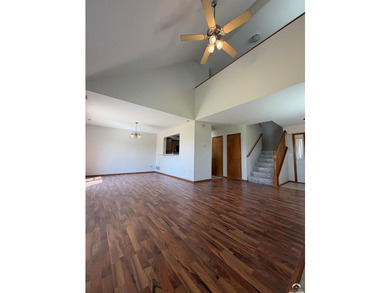 Price reduction on this beautiful townhouse. Recently updated - photo 5