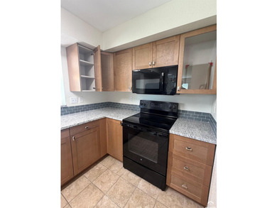 Price reduction on this beautiful townhouse. Recently updated - photo 10