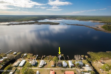 Lake Home For Sale in Fort Mccoy, Florida