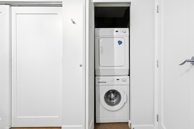 Welcome to Alma Court, an intimate boutique building tucked away - photo 18