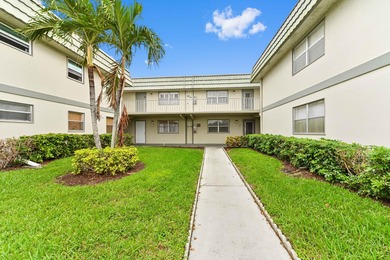 (private lake, pond, creek) Condo For Sale in Delray Beach Florida