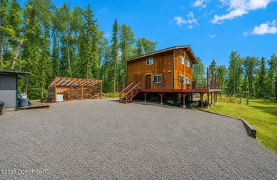 Custom built EFFICIENT Alaskan home with space for everyone! - photo 1