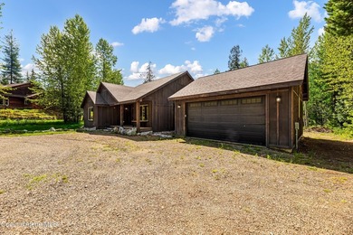 This beautiful single-level home sits on the Priest Lake Golf - photo 15