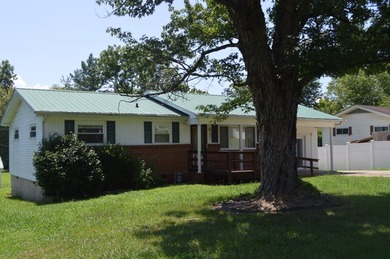 This charming ranch sits on level lot with upgraded appliances - photo 26