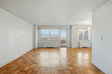 Welcome to the sought after Continental Residence and this well - photo 11