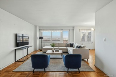 Welcome to the sought after Continental Residence and this well - photo 12