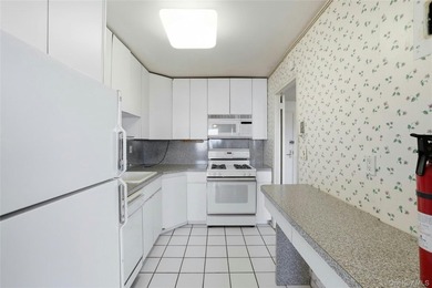 Welcome to the sought after Continental Residence and this well - photo 17