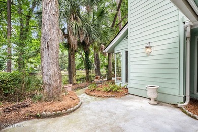 Tucked beneath a canopy of moss-draped oaks in the prestigious - photo 24