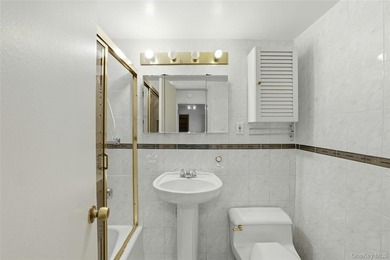 Welcome to the sought after Continental Residence and this well - photo 24