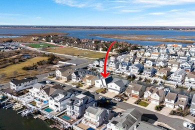 VIEWS, VIEWS, VIEWS! Spectacular LAGOON-front living in the - photo 39