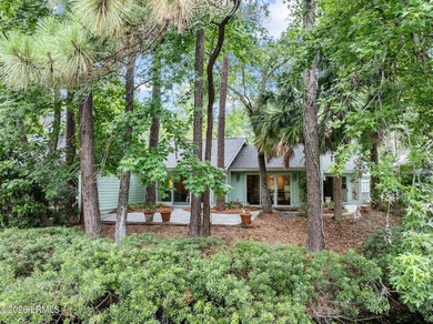 Tucked beneath a canopy of moss-draped oaks in the prestigious - photo 40