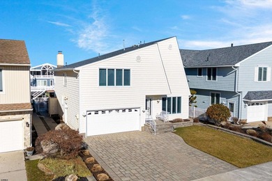 VIEWS, VIEWS, VIEWS! Spectacular LAGOON-front living in the - photo 41