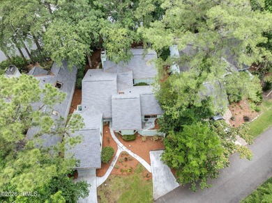 Tucked beneath a canopy of moss-draped oaks in the prestigious - photo 44