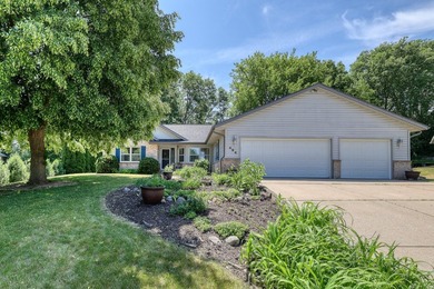 Move right into this updated 4 bedroom 3 full bath ranch with - photo 4