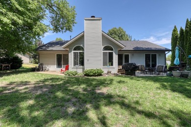 Move right into this updated 4 bedroom 3 full bath ranch with - photo 6