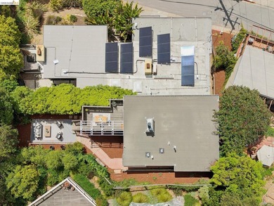Prepare to be captivated by this rare, freestanding mid-century - photo 33