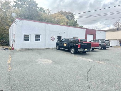 ************************** TREMENDOUS COMMERCIAL PROPERTY ON - photo 2