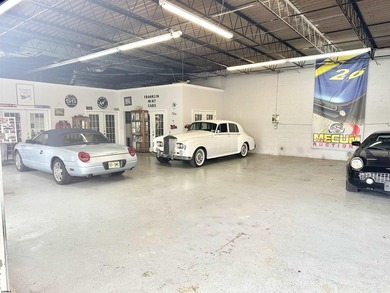 ************************** TREMENDOUS COMMERCIAL PROPERTY ON - photo 4