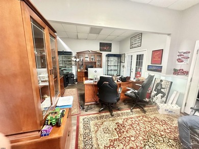 ************************** TREMENDOUS COMMERCIAL PROPERTY ON - photo 10