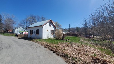 Welcome to 29 Oak Street. Great intown location that is minutes - photo 7