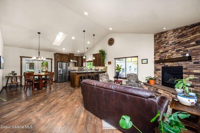 Welcome to The Tree House at Avondale Lane, a one-of-a-kind - photo 10