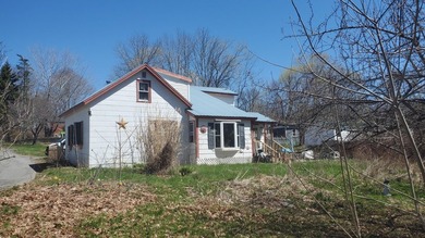 Welcome to 29 Oak Street. Great intown location that is minutes - photo 10