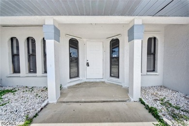 Fully remodeled waterfront home in Cape Coral featuring 3 - photo 20