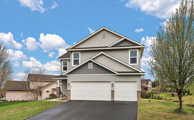 Located in a desirable neighborhood near the lake and local - photo 4