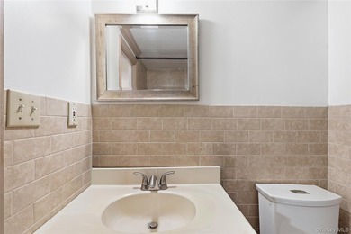 Move-In Ready Brick Multi-Family Duplex in the Longwood Section - photo 9
