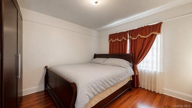 Nestled on a quiet block in the heart of Flatlands, this - photo 12