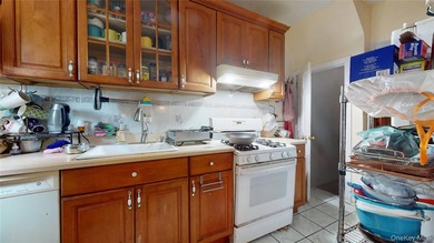 Nestled on a quiet block in the heart of Flatlands, this - photo 25