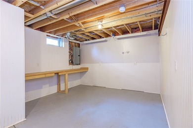 Tastefully decorated 3 Bedroom Ranch with 2 full baths. Tray - photo 34