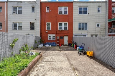 Nestled on a quiet block in the heart of Flatlands, this - photo 43