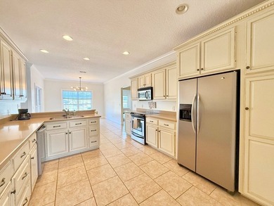 Welcome to your private lakefront retreat in Baymeadows Estates! - photo 11
