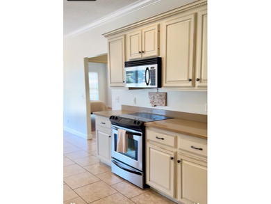 Welcome to your private lakefront retreat in Baymeadows Estates! - photo 12