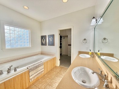 Welcome to your private lakefront retreat in Baymeadows Estates! - photo 21