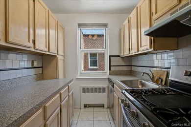 Riverwood Cooperative presents a top-floor, spacious - photo 12